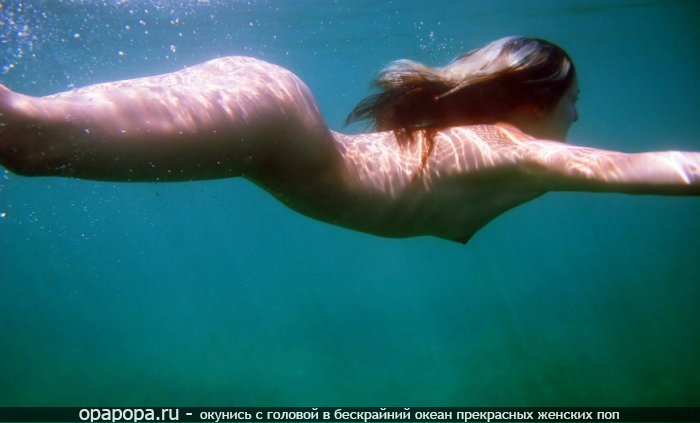 Фотография: мокрой неопытной девушки грудью