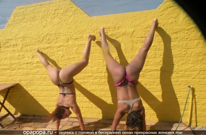 Фотография: загоревшей девушки Ады на улице в купальнике