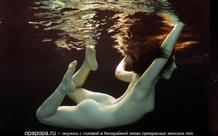 Фотография: юной рыжеволосой Клариссы с миниатюрной попой грудью