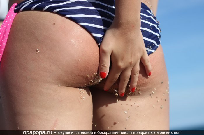 Фотография: зрелой женщины с большой попочкой на пляже в трусах